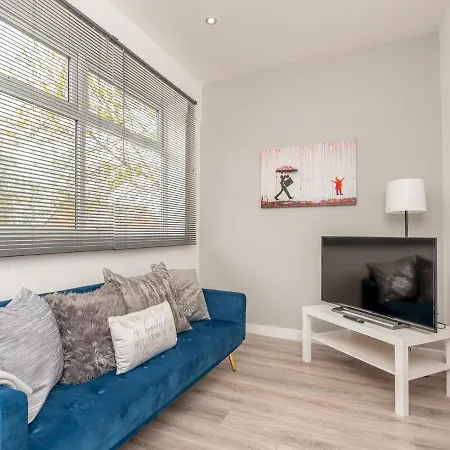 Vakantiehuis Spacious Retreat Near Centre - Pass The Keys *