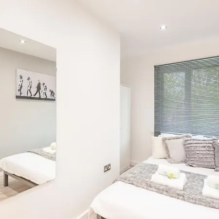 Vakantiehuis Spacious Retreat Near Centre - Pass The Keys Leeds (West Yorkshire)