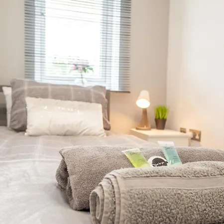 Spacious Retreat Near Centre - Pass The Keys