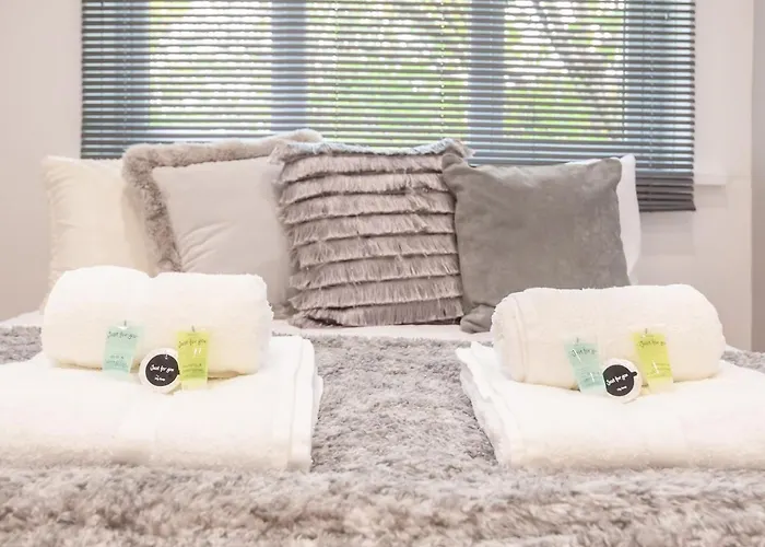 Holiday home Spacious Retreat Near Centre - Pass The Keys *