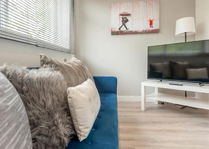 Spacious Retreat Near Centre - Pass The Keys Holiday home *