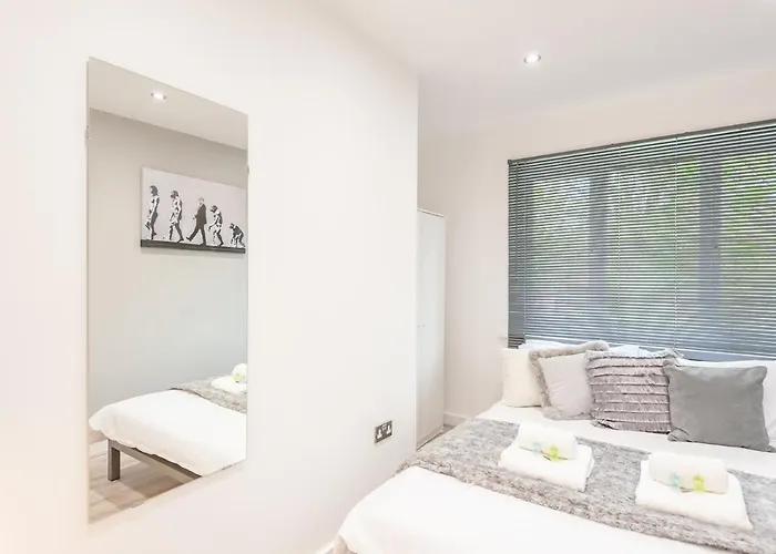 Holiday home Spacious Retreat Near Centre - Pass The Keys Leeds (West Yorkshire)