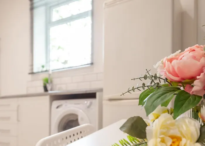 Spacious Retreat Near Centre - Pass The Keys