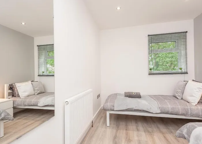 Holiday home Spacious Retreat Near Centre - Pass The Keys Leeds (West Yorkshire)