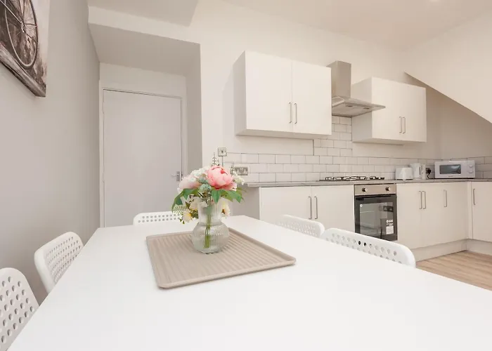 Holiday home Spacious Retreat Near Centre - Pass The Keys