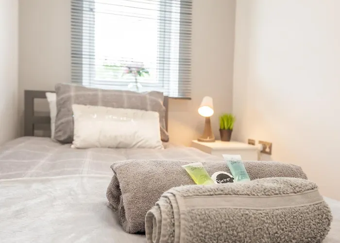 Spacious Retreat Near Centre - Pass The Keys