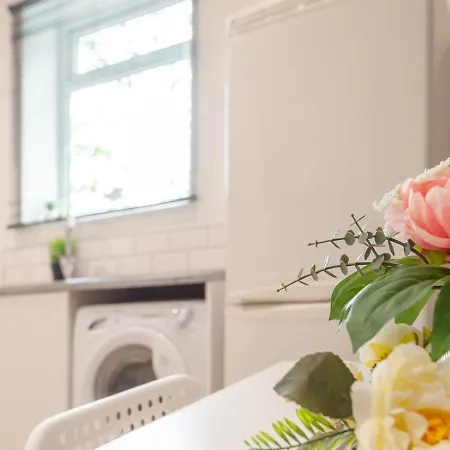 Spacious Retreat Near Centre - Pass The Keys