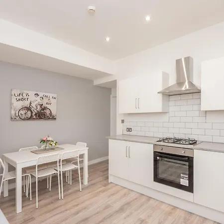 Spacious Retreat Near Centre - Pass The Keys לידס